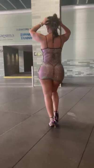 Big booty in sexy outfit