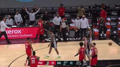 [Highlight] Melo with the sick cross and the leaning jumper to beat the 1st quarter buzzer