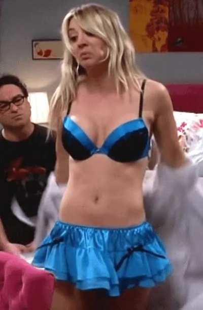 Kaley Cuoco carrying Big Bang theory for 12 years 🙏🤤.