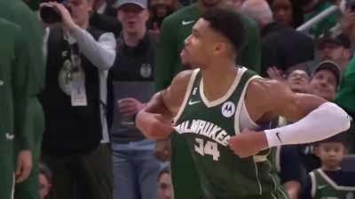 [Highlight] Giannis shows off what city he plays for on his historic 55/10 night
