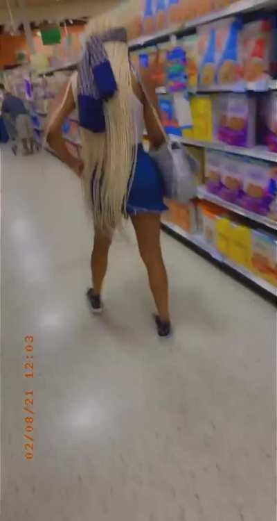 Warning! Girl Sighting in public: shopping for groceries