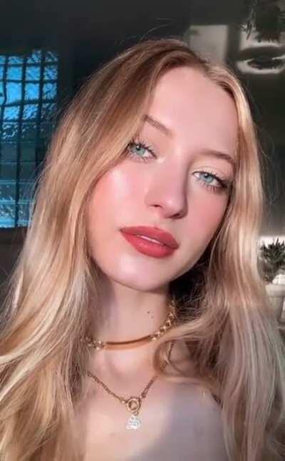 Sophia’s ready to receive your 💦