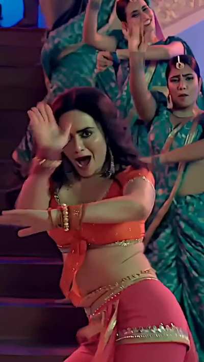 Amruta Khanvilkar sexy item song