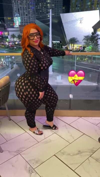 Pinky (@sarahmirabelli)