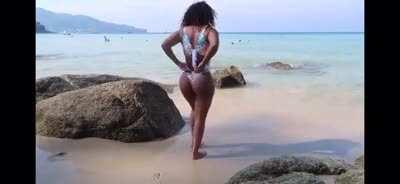 Main sub got banned some reason 🤦🏽‍♂️ but full body 🤤