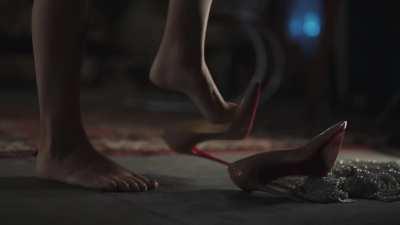 Love Hailee Steinfeld's feet!