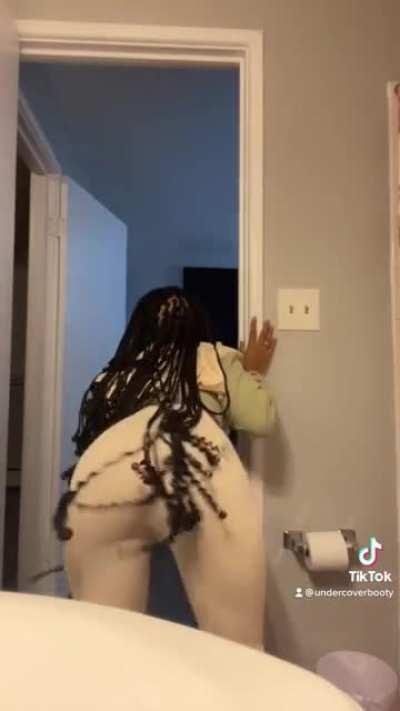 TikTok: Undercoverbooty