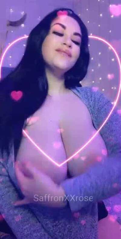 I can't keep my tits covered for long periods of time 😜