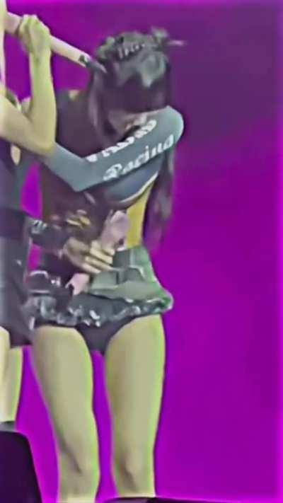 Lisa's fat coochie i just wanna lick that camel 😋