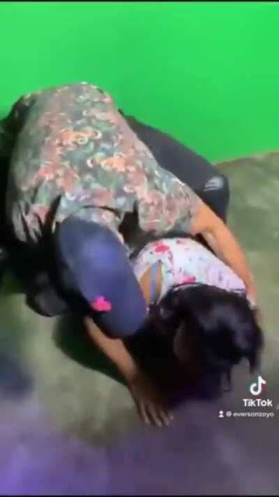 Meteu a rasteira na véia😳