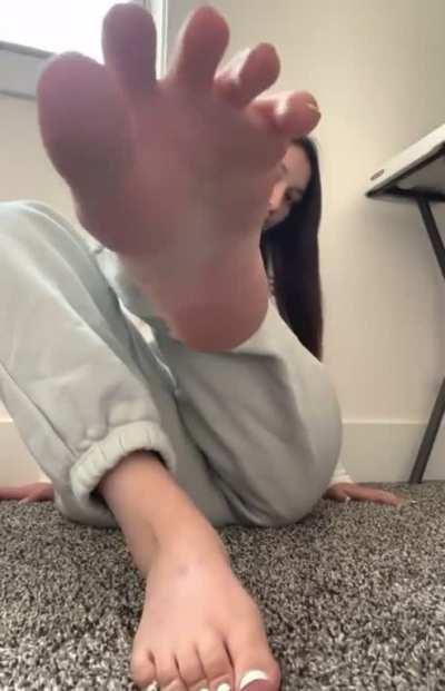 feet worship on my only fans 🥰