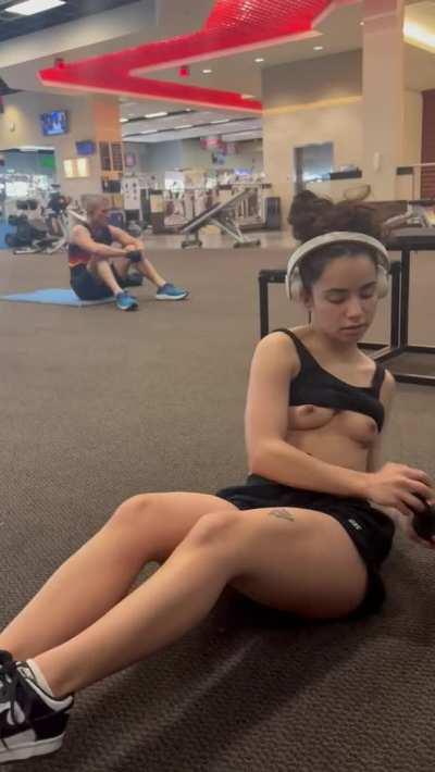 I call these titty twists 😂[gif]