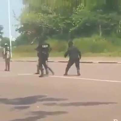 Bı bunlara bak bide türk polislerine bak