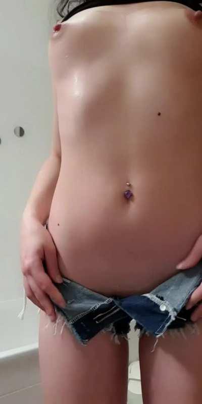 I am 4‘10 smash or pass?🥺🥺 (OC) 18y german