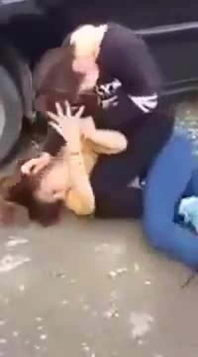 atakan için kavga eden kızlar