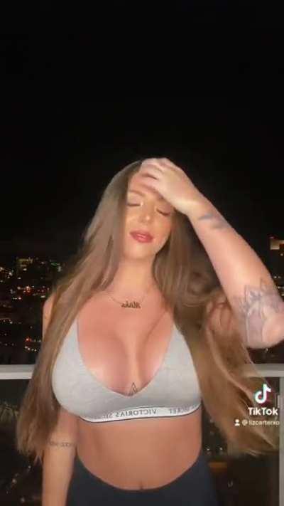 @Lizcarterxo with some tiiiitties