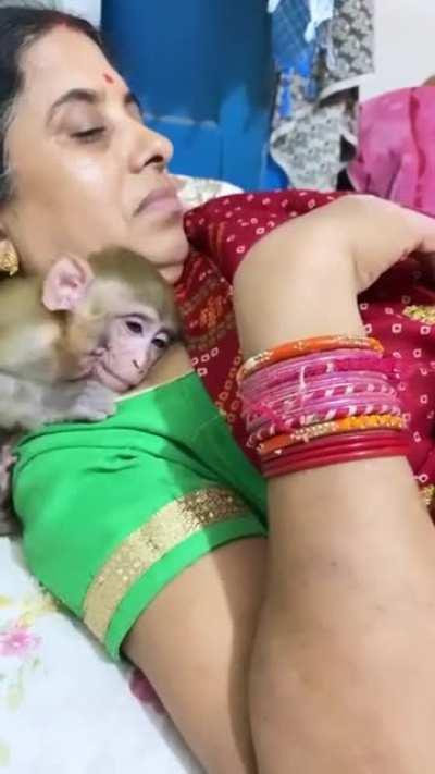 Слушай, мать, мне неуютно же так