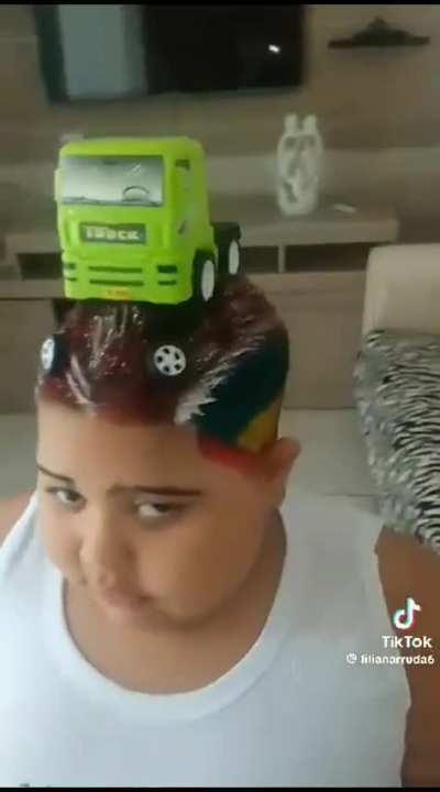 eu quando tinha o dia do cabelo maluco na escola.,.