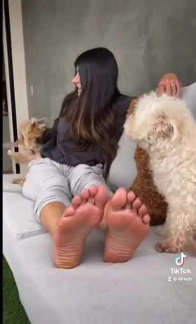 Mia Khalifa soles and toes