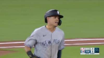 [Highlight] Gio Urshela hits a solo shot to increase the Yankees at the top of the 9th!