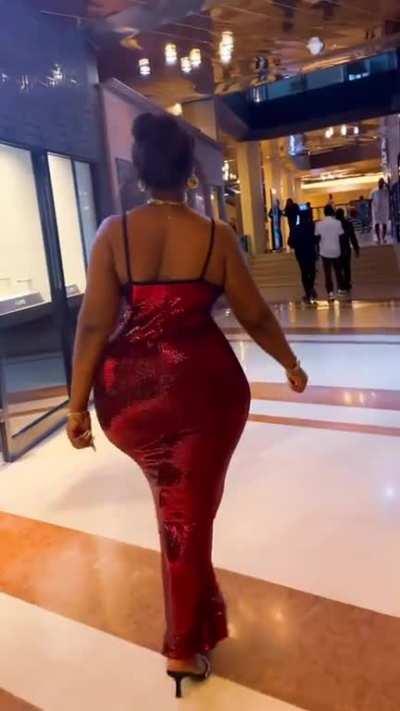 She's Tall and She Has a Gigantic African Butt