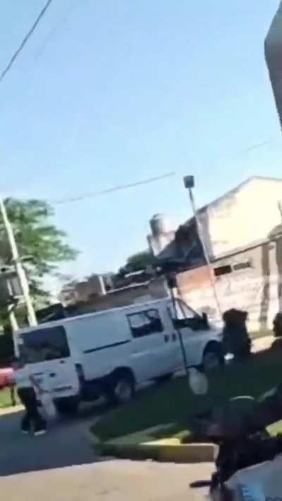 Delincuentes huían a caballo en Quilmes: