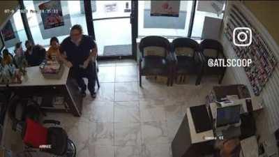 Atl robbery gone wrong (& awkward) ð