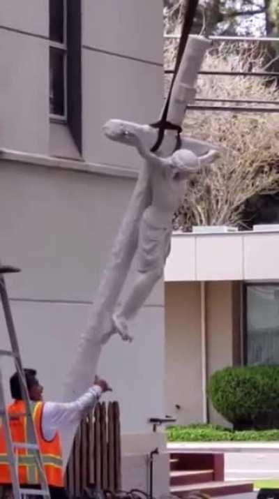 WCGW trying to move a statue by pulling it from the top