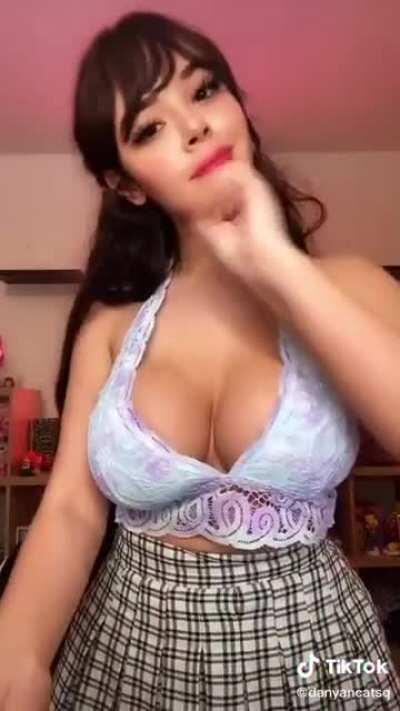 Dammn she got so much talents