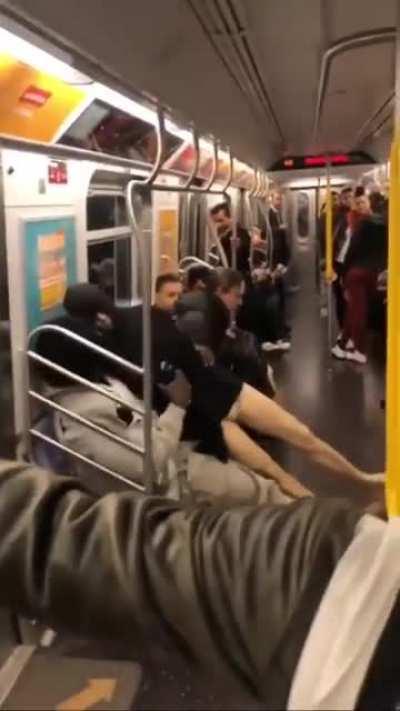 Опять белые виноваты.