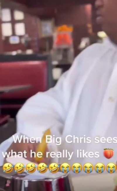 That hamburger bun looking thicc