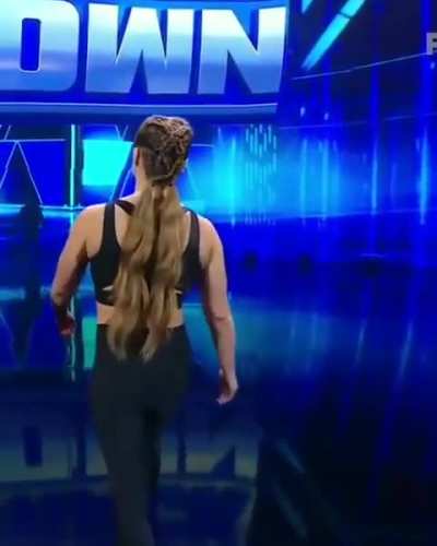 She look absolutely sexy and fitness