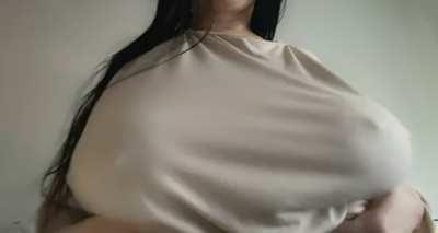 Who here likes thick girls?