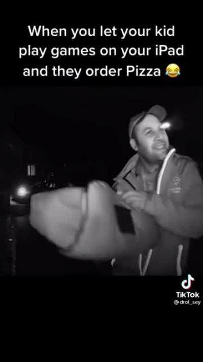 Kid orders pizza on dads ipad 😭