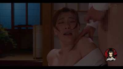 ROE-316 Son wastes no time claiming his mom now she is available. Shoko Matsumoto