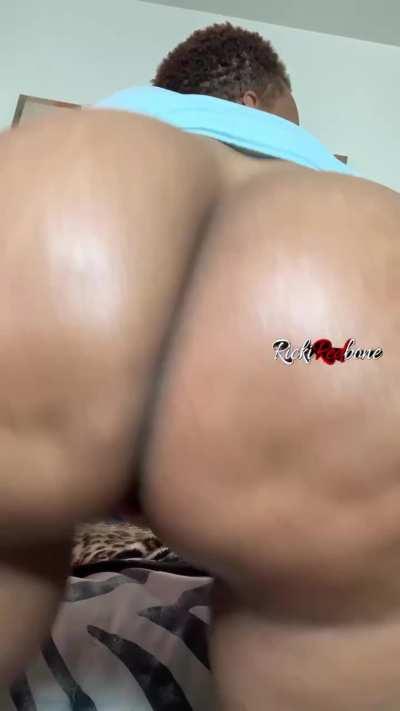 Can i twerk on your face daddy? 🍑💦