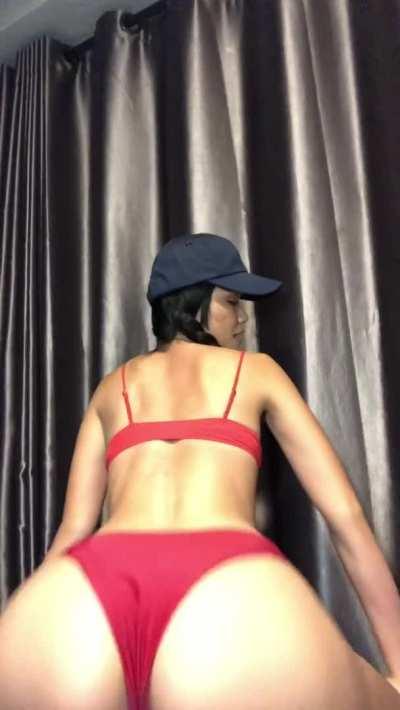 I wanna let one lucky Redditor cum on my ass multiple times 😜