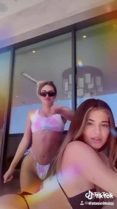 Omfg that twerk 😫