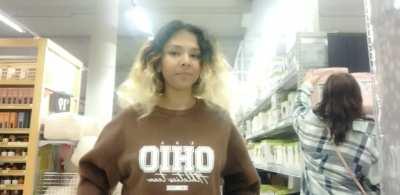 I don't think she would appreciate it if she turned around 😅 [GIF]