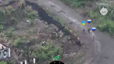 Russian soldiers mistook ukrainian fighter from 425th SAR for their own, after which he shoots them point-blank. Boykivka, Dobropillya direction, August/September, 2025.
