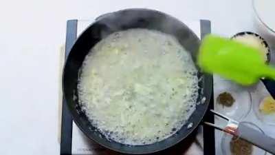 Creamy Garlic Alfredo Sauce