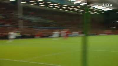 Peter Crouch's bicycle kick goal in the Champions League — Liverpool vs. Galatasary (Sept. 27, 2006)