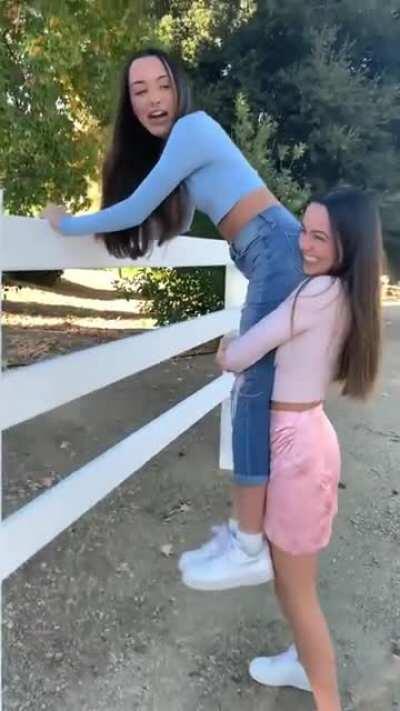 Nessa's face on Roni's booty 🍑🤤