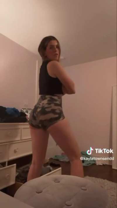 Mmm she needs to bring back the camo shorts 