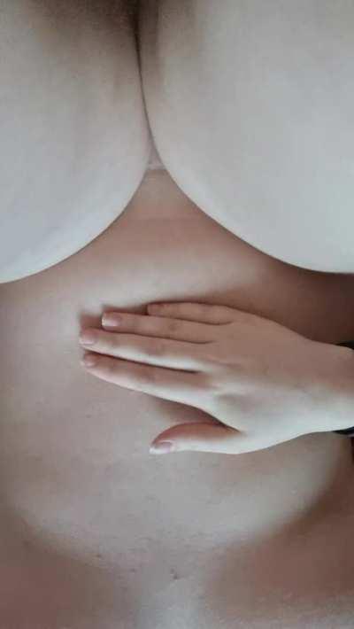 Wanna fuck this pale body?