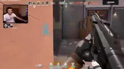 Fortnite pro plays valorant