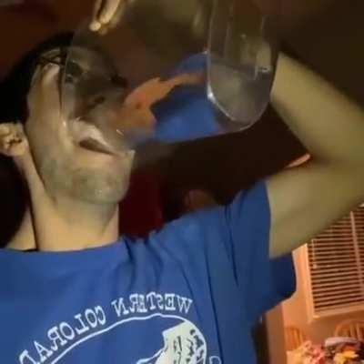 ابن اختك قبل لينام ب 5 دقايق: