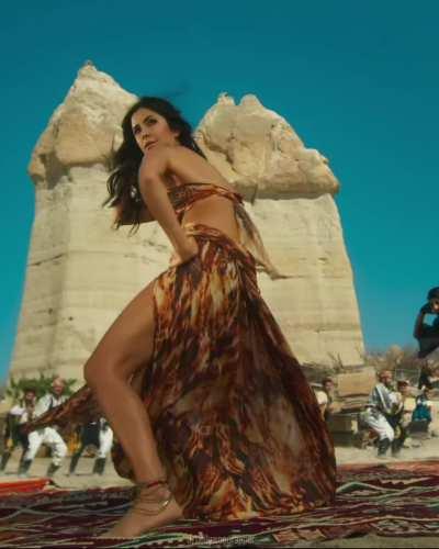 You guys won't believe that i took a leave today from office just to empty my balls on everyone's fav slutty mommy Katrina Kaif and I was totally worth it, the song is shit but who tf cares about it Kat did what she does the best.