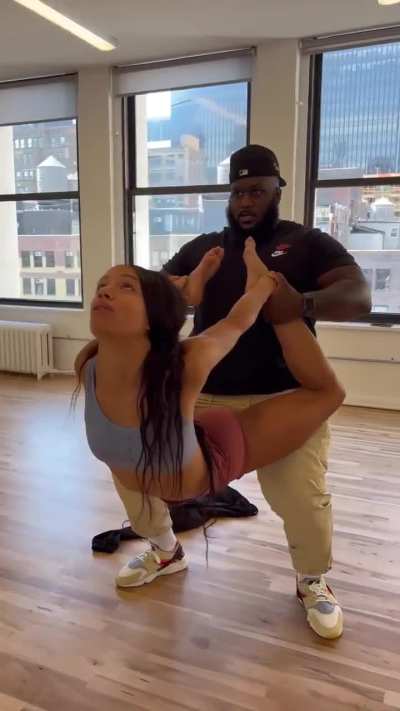 I'm looking for other videos with Wade Bryant and Sasha Banks. I'm sure someone has them 😍😍