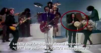 the sound engineer who cut off yoko's microphone deserves an award